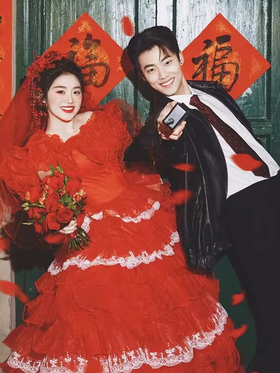 Vintage Fashion Photographers - ชุดแต่งงานสไตล์วินเทจสีแดง แฟชั่นสำหรับผู้หญิง ชุดถ่ายภาพสตูดิโอ สไตล์หวาน กระโปรงยาวเอวกลาง