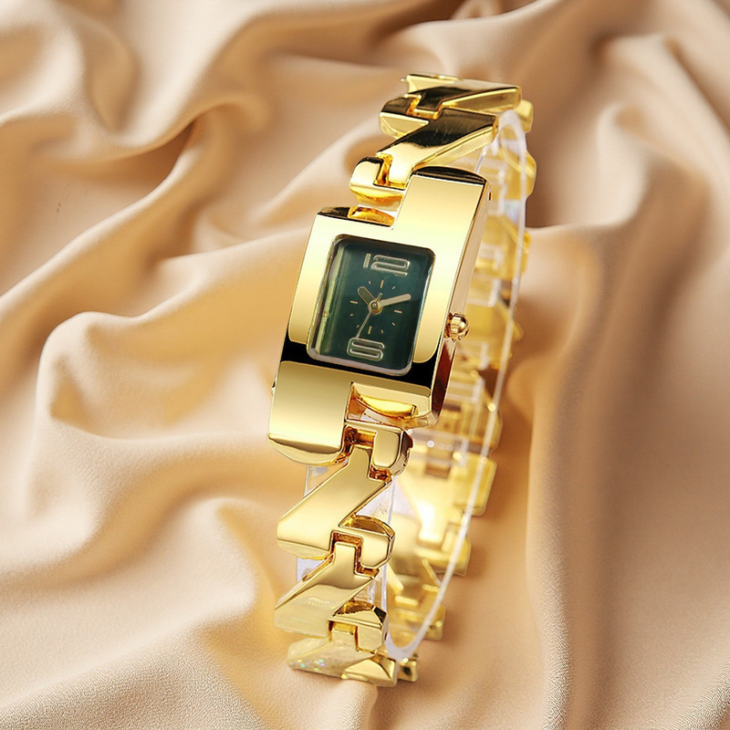 Vintage Fashion Watches - นาฬิกาข้อมือควอตซ์ทรงสี่เหลี่ยมสำหรับผู้หญิง แฟชั่นหรูหราเบาๆ สไตล์วินเทจ นาฬิกาลำลองสำหรับผู้หญิง เหมาะสำหรับการสวมใส่ในชีวิตประจำวัน ของขวัญสำหรับสาวๆ