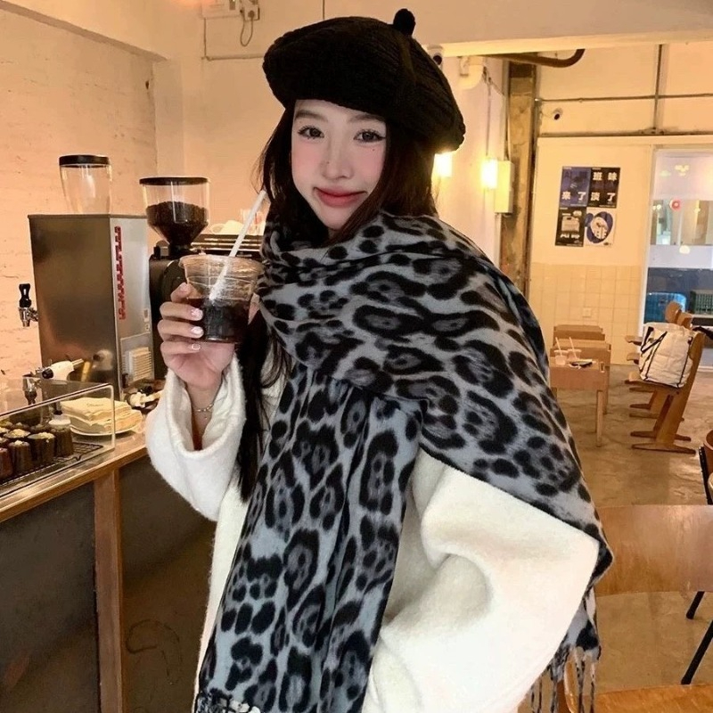 ผ้าพันคอไหมลายเสือดาวสไตล์เรโท - Vintage Fashion Knitwear บทวิจารณ์และราคา